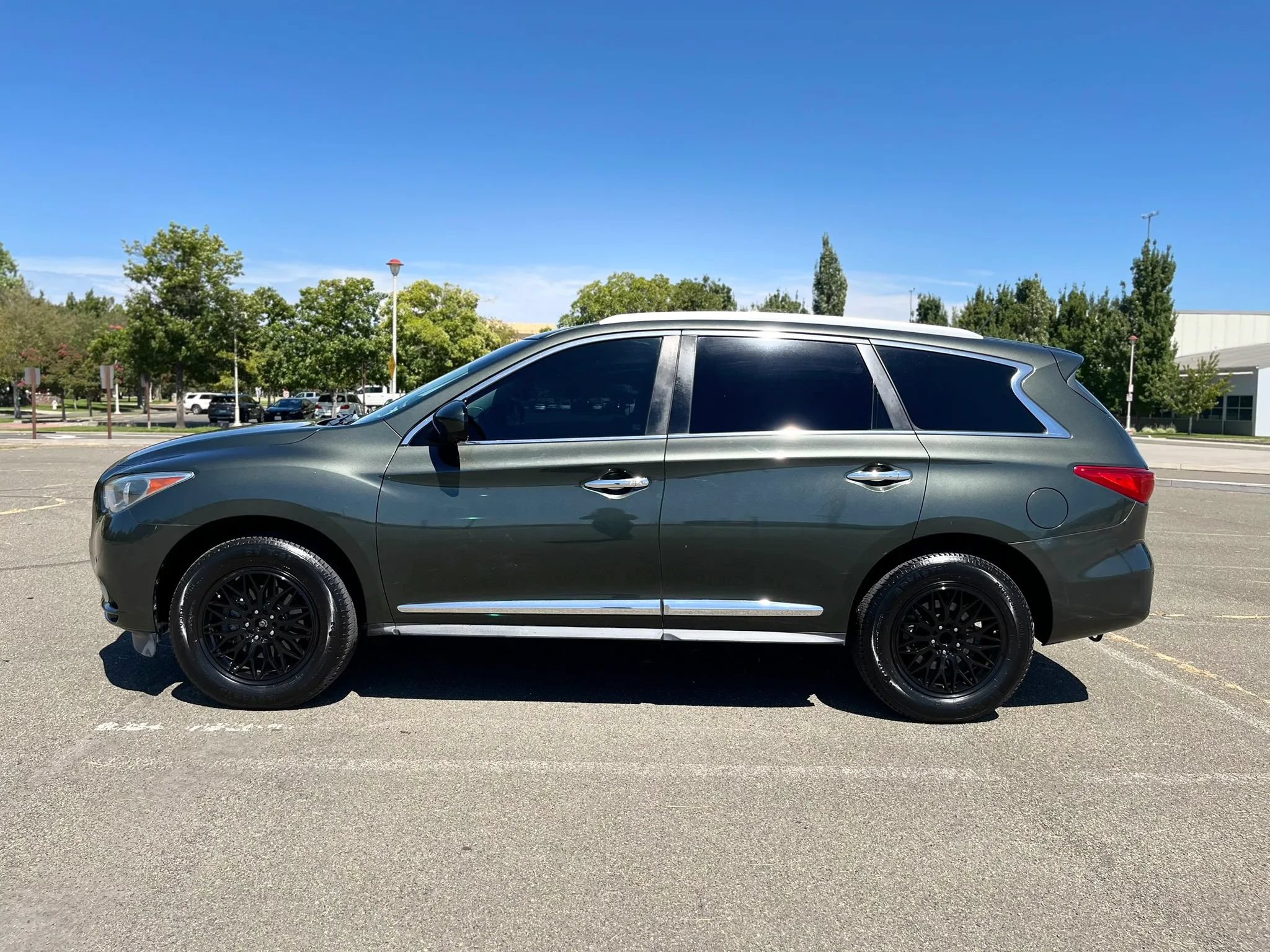 Used 2013 INFINITI JX35 FWD w/ Premium Pkg image 8