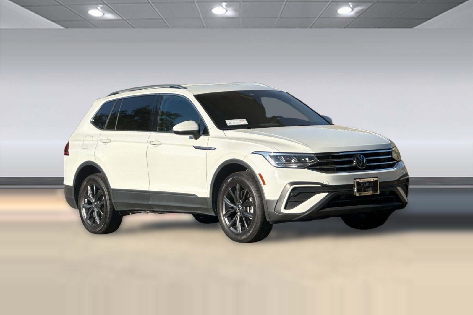 Used 2024 Volkswagen Tiguan SE FWD image 7