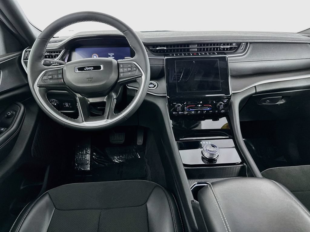 Certified 2025 Jeep Grand Cherokee Altitude AWD/4WD image 34