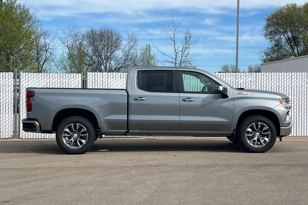 New 2026 Chevrolet Silverado 1500 LT w/ Z71 Off-Road Package AWD/4WD image 3