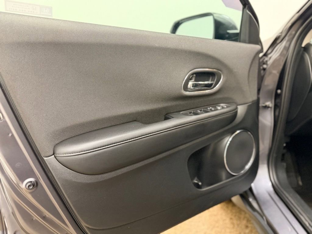 Used 2022 Honda HR-V EX image 11