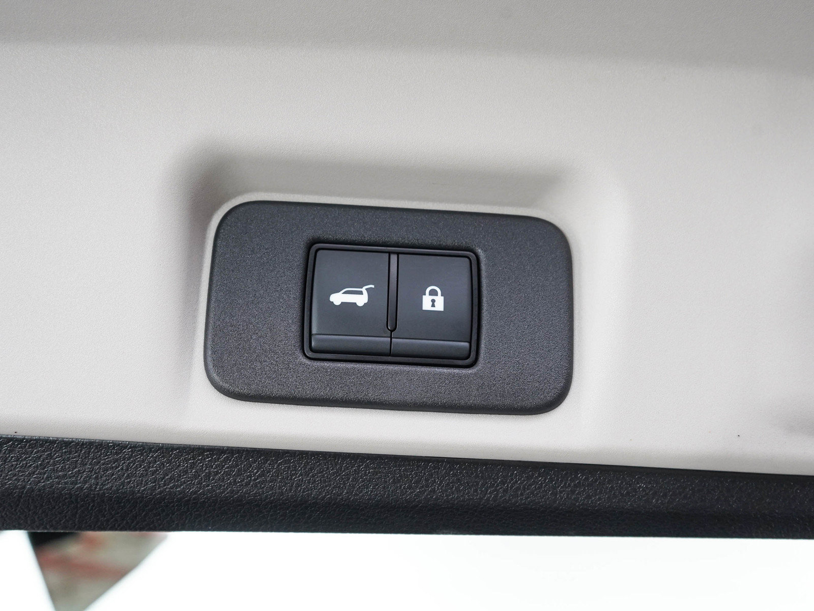 Used 2024 Nissan Ariya AWD image 14