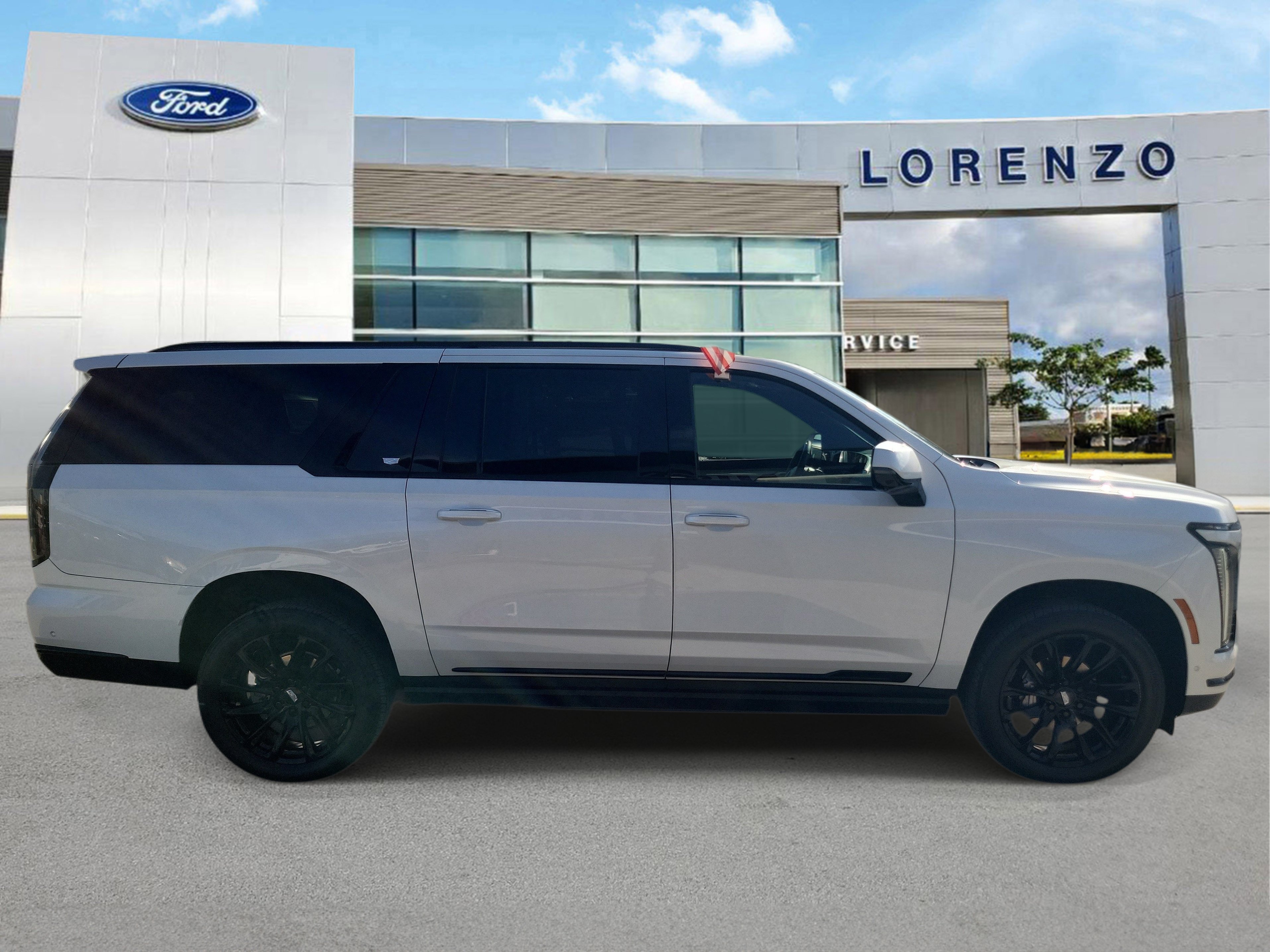 Used 2025 Cadillac Escalade ESV Sport w/ Touring Package AWD/4WD image 4