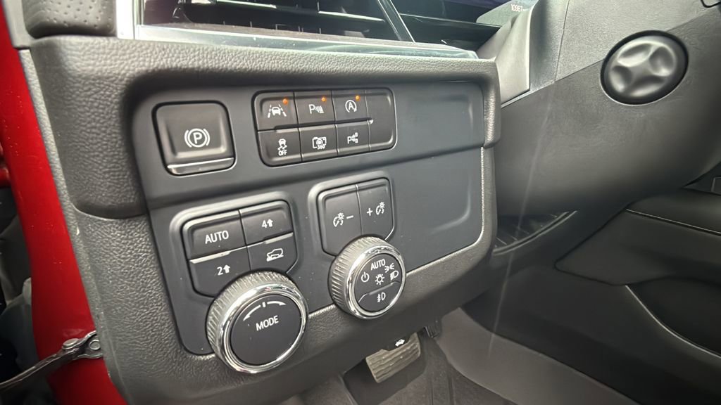 Used 2025 Chevrolet Tahoe Premier image 25