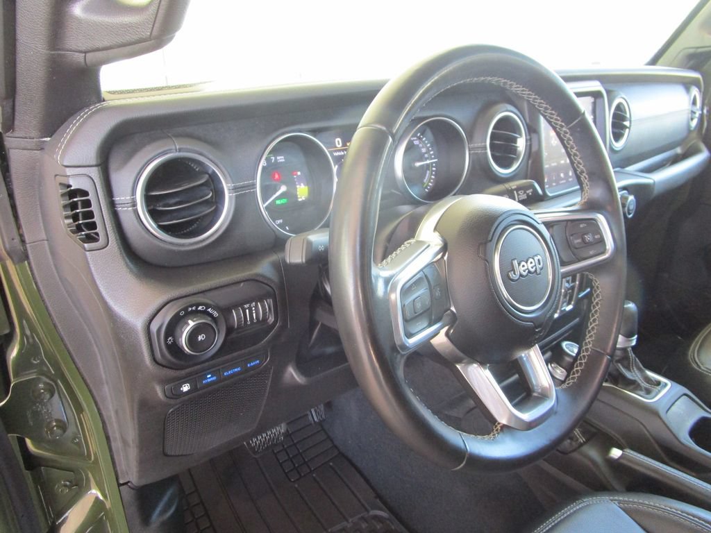 Used 2022 Jeep Wrangler Unlimited Sahara AWD/4WD image 28