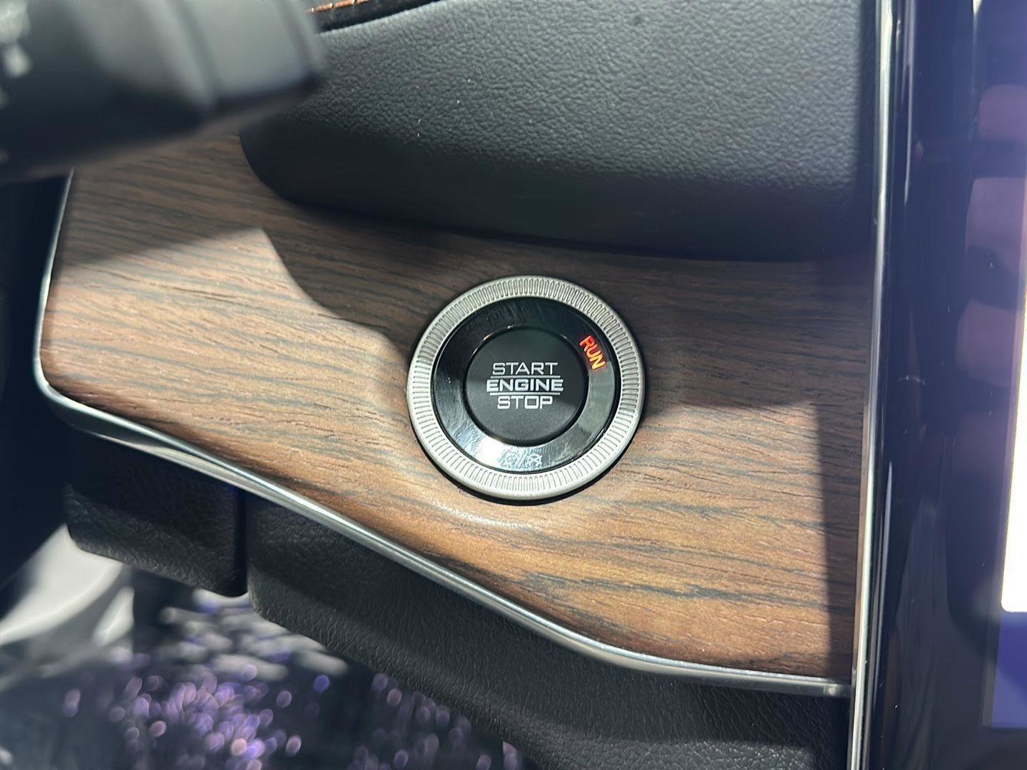 Used 2023 Jeep Grand Cherokee Summit w/ Luxury Tech Group V image 16