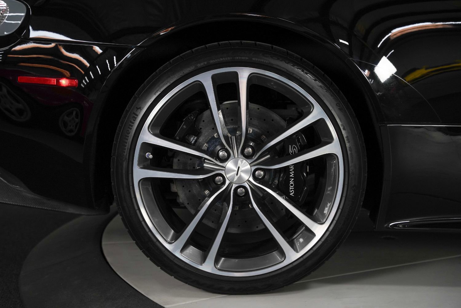 Used 2010 Aston Martin DBS Coupe image 22