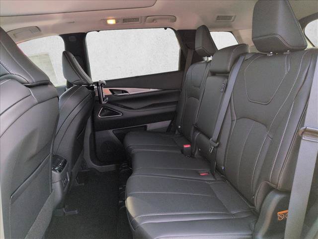 Used 2026 INFINITI QX60 Luxe w/ Family Package FWD image 16