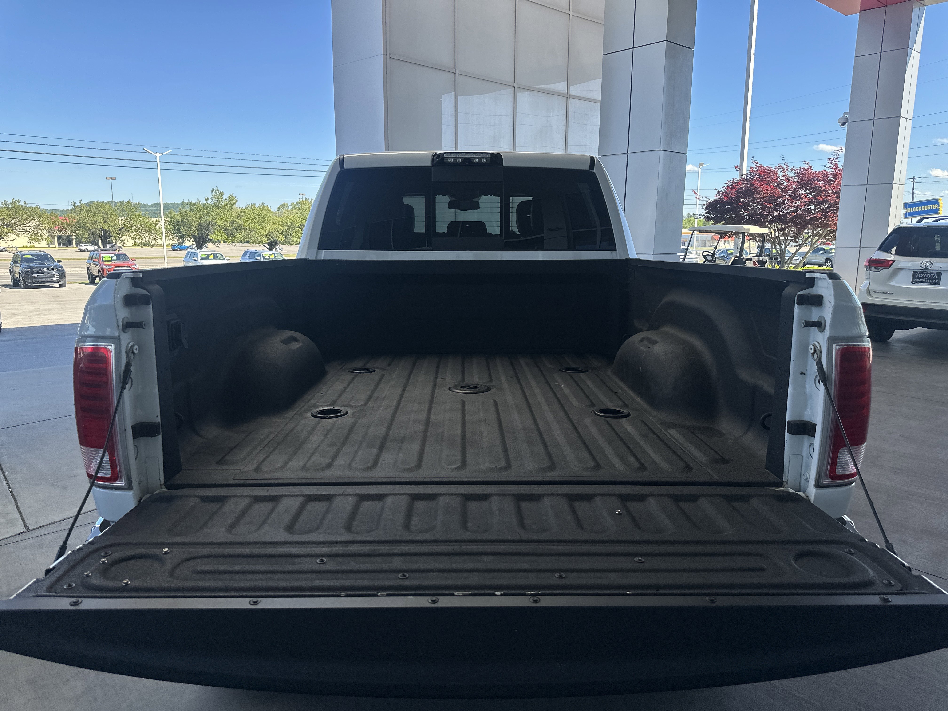 Used 2018 RAM 3500 Laramie Longhorn image 18