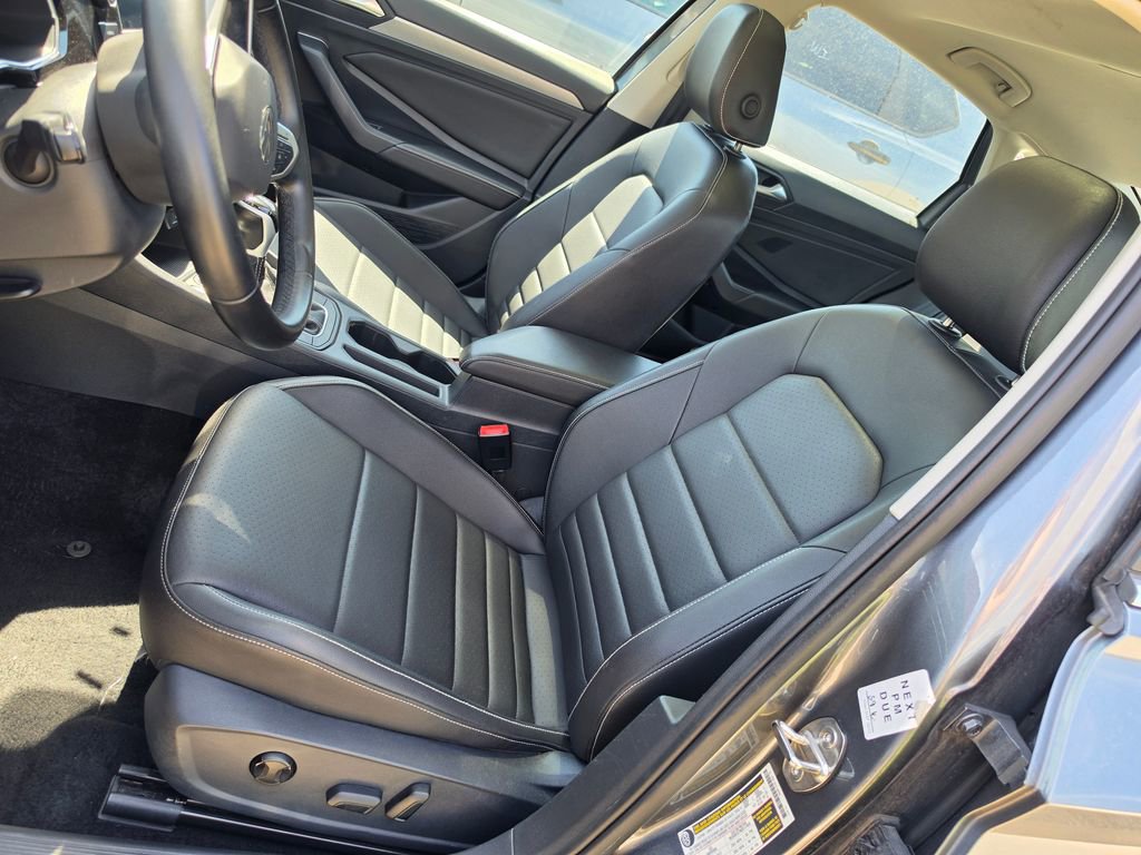 Used 2024 Volkswagen Jetta SE FWD image 6