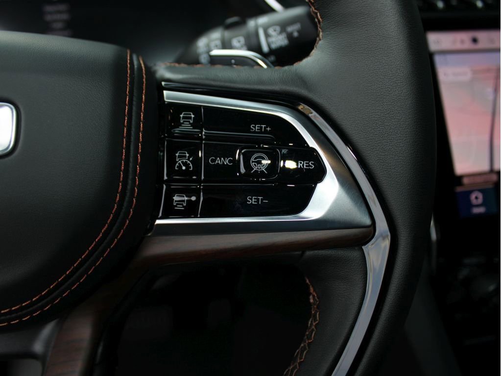 New 2025 Jeep Grand Cherokee Summit image 14
