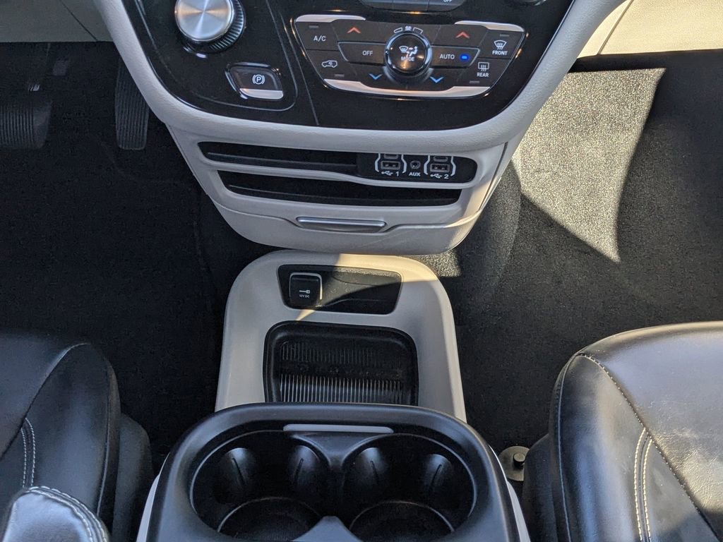 Certified 2024 Chrysler Pacifica Select image 22