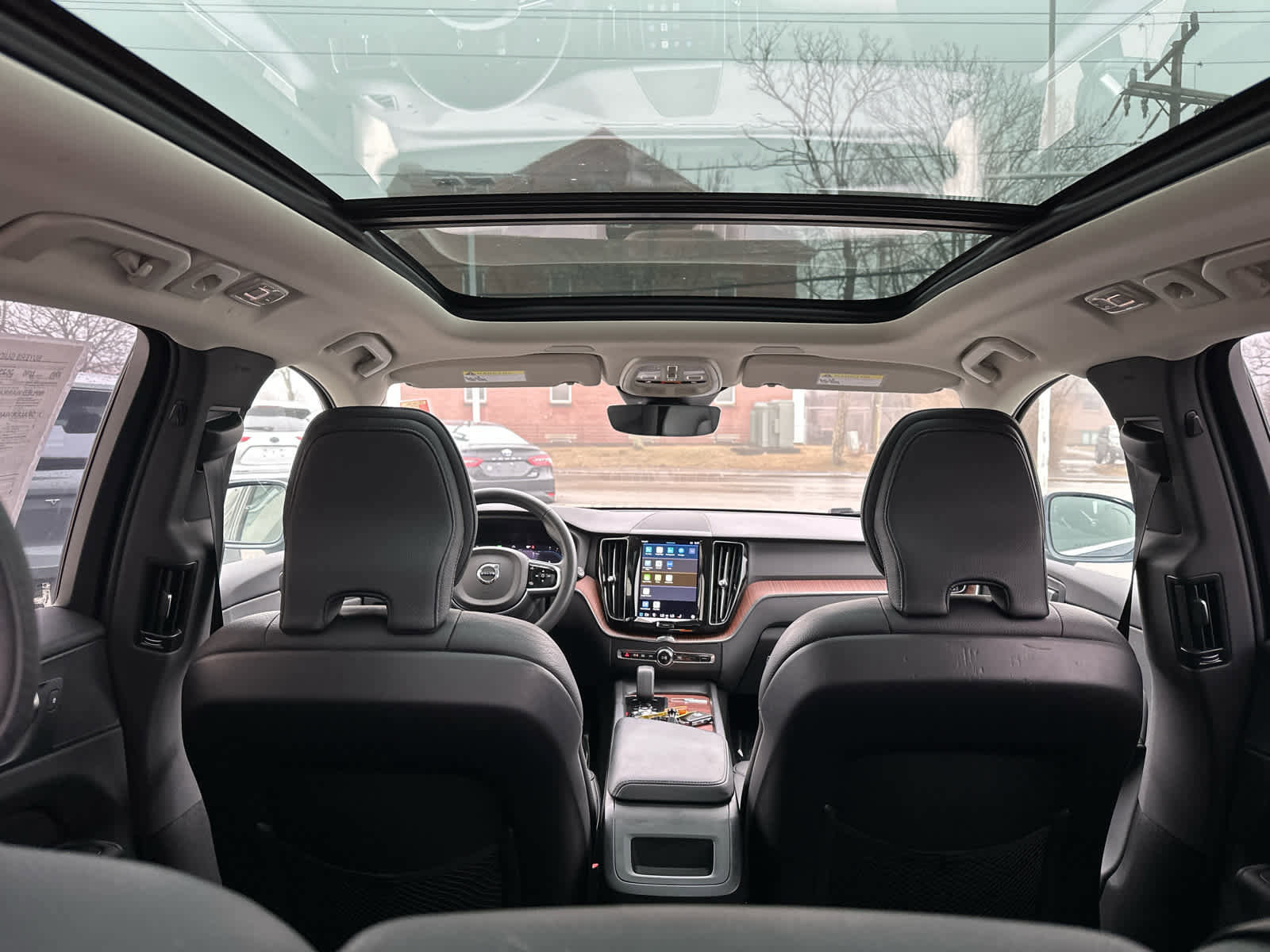 Used 2023 Volvo XC60 B5 Plus image 26