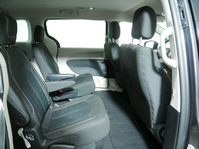 Used 2022 Chrysler Voyager LX FWD image 14