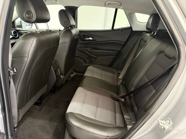 Used 2025 Chevrolet Trax LT FWD image 15
