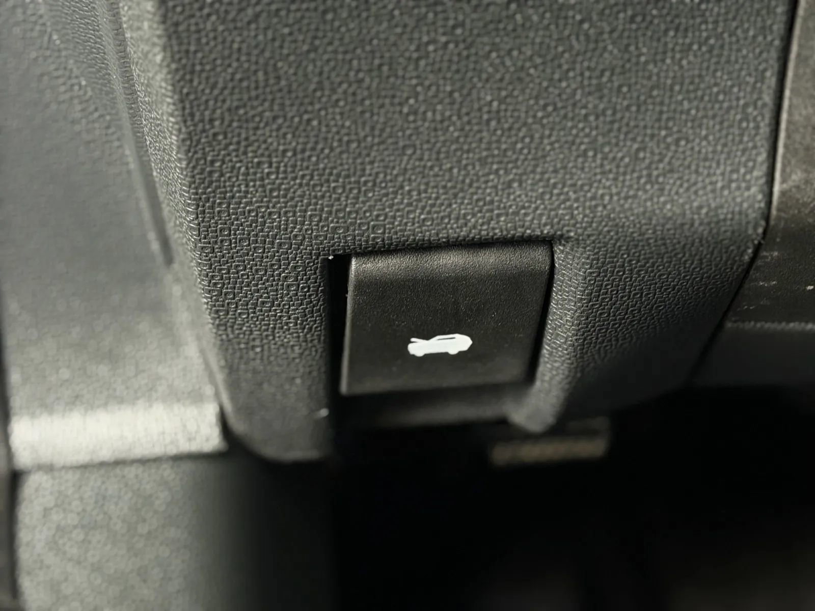 Used 2021 Ford EcoSport SE w/ SE Convenience Package image 27