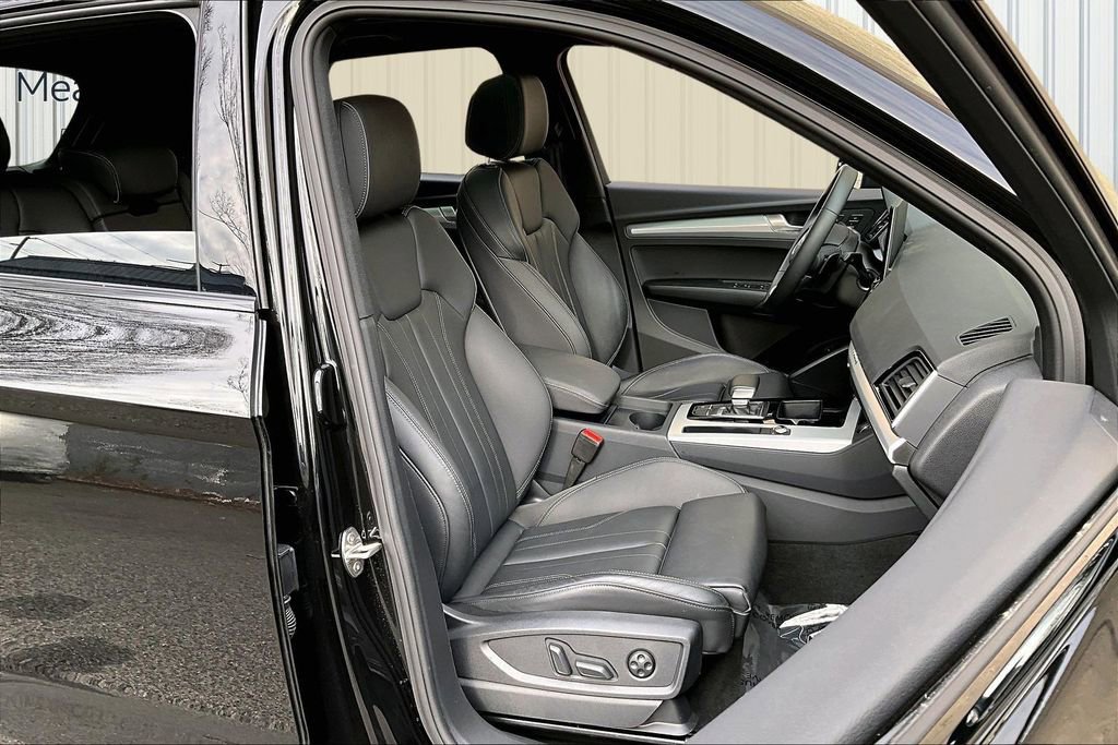Certified 2025 Audi Q5 2.0T Premium w/ Convenience Plus Package image 29