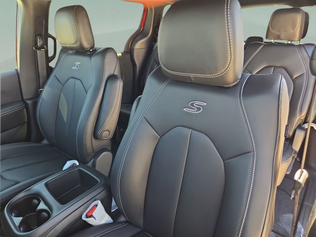 New 2026 Chrysler Pacifica Select w/ S Appearance Package FWD image 14