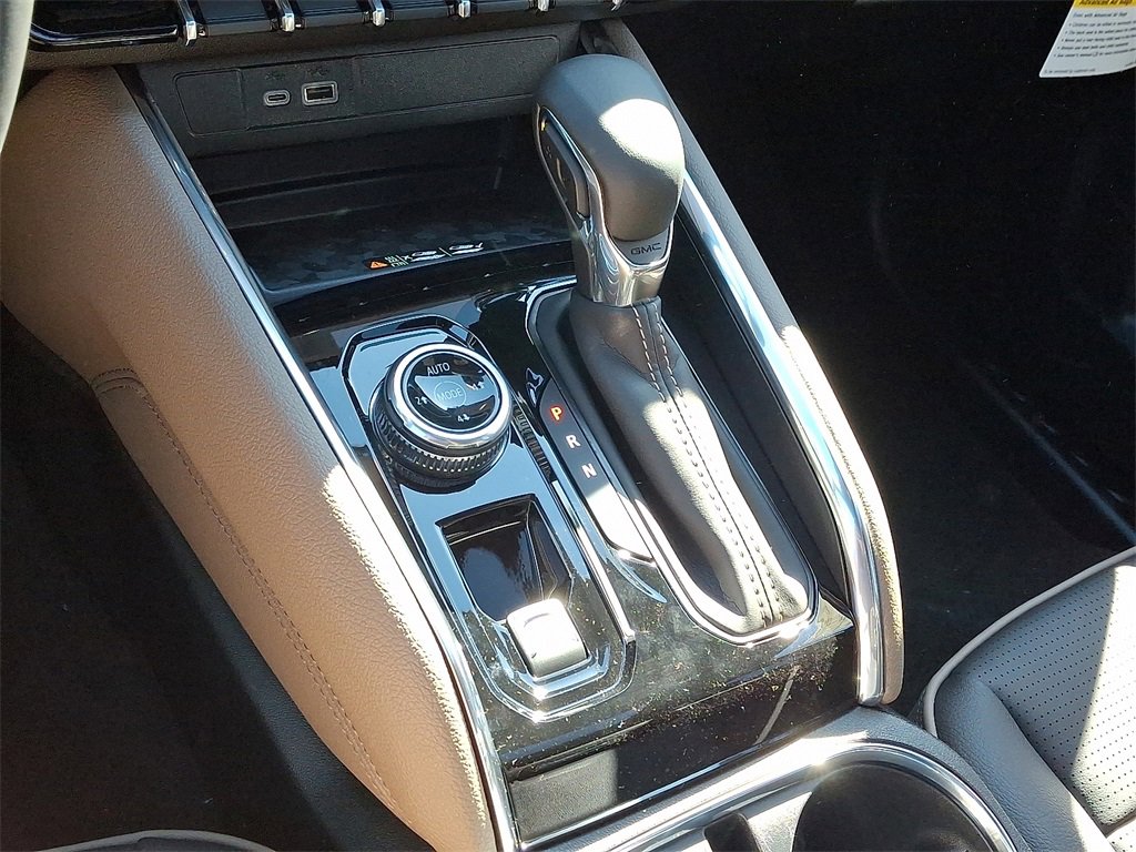 New 2026 GMC Canyon Denali w/ LPO, Denali Black Edition image 7