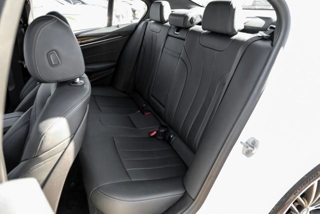 Used 2023 BMW 530e RWD image 47