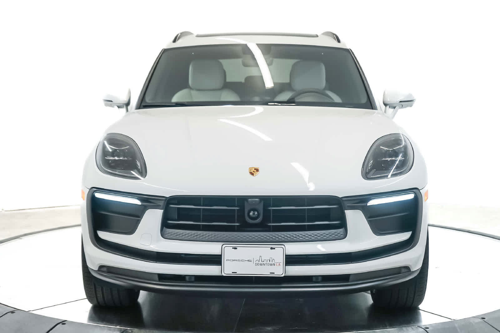 Certified 2026 Porsche Macan AWD/4WD image 6