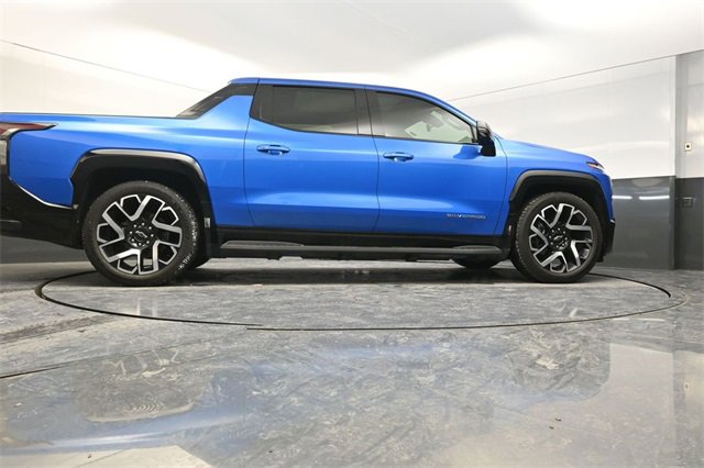 Used 2025 Chevrolet Silverado EV RST image 34