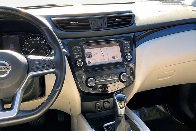 Used 2017 Nissan Rogue Sport SV w/ SV Premium Package image 9