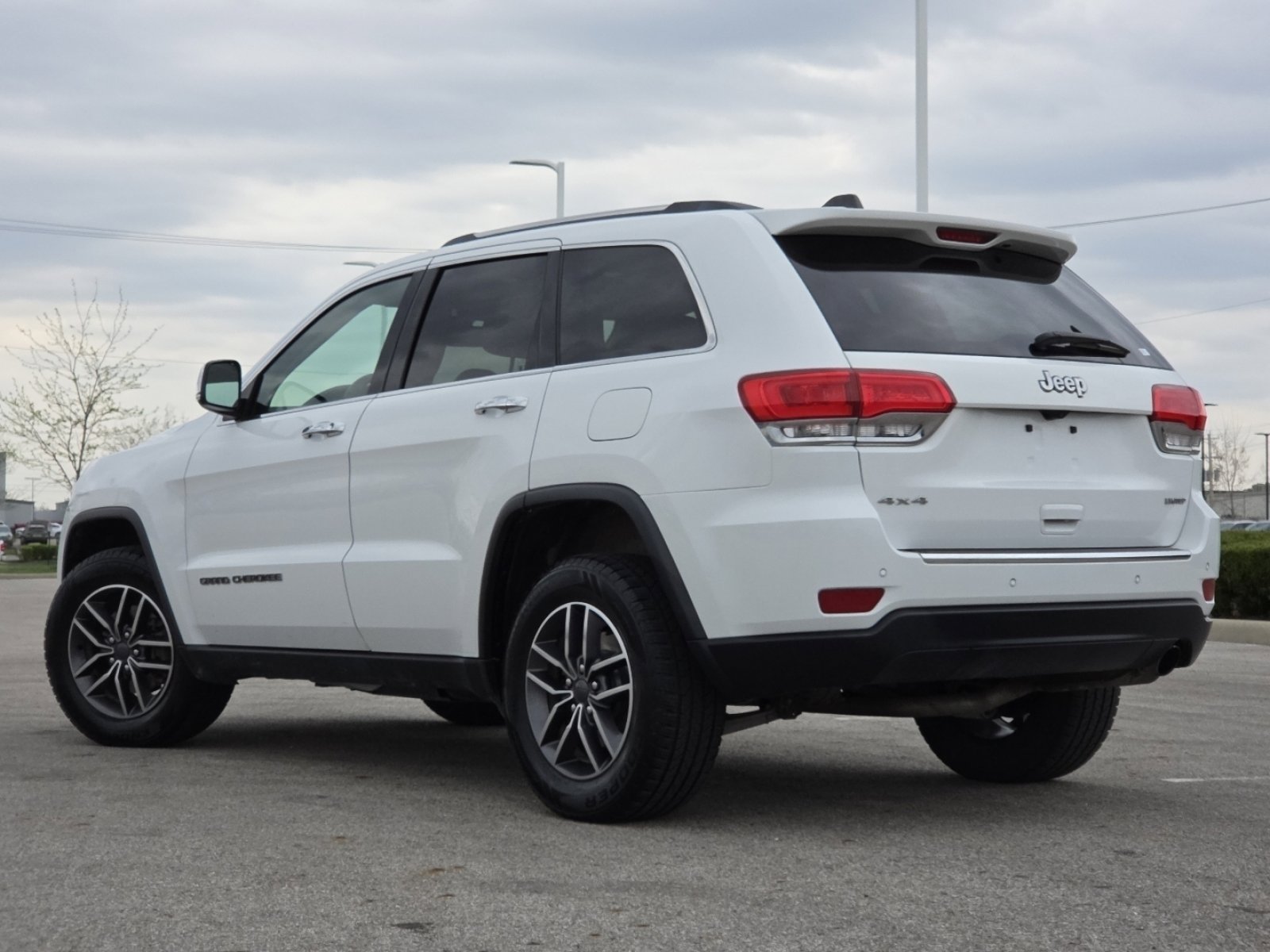 Used 2019 Jeep Grand Cherokee Limited AWD/4WD image 16