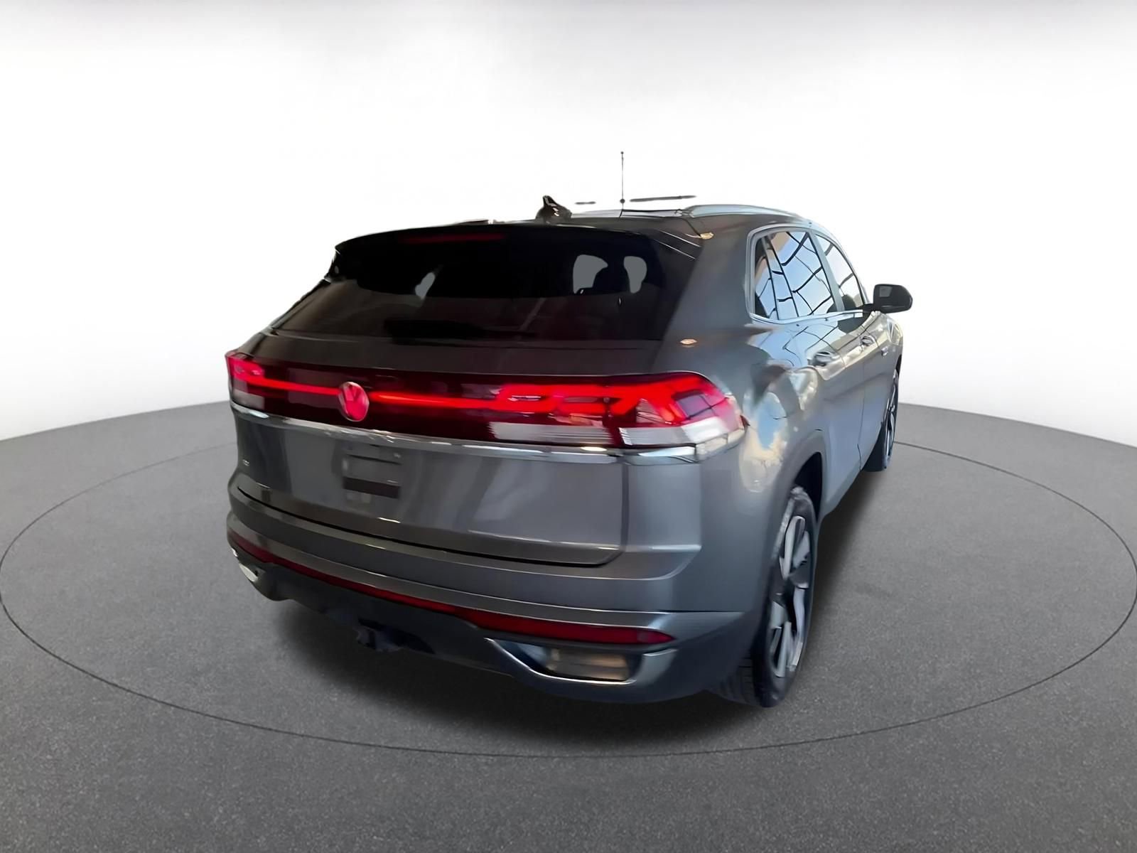 Used 2025 Volkswagen Atlas Cross Sport SE image 16