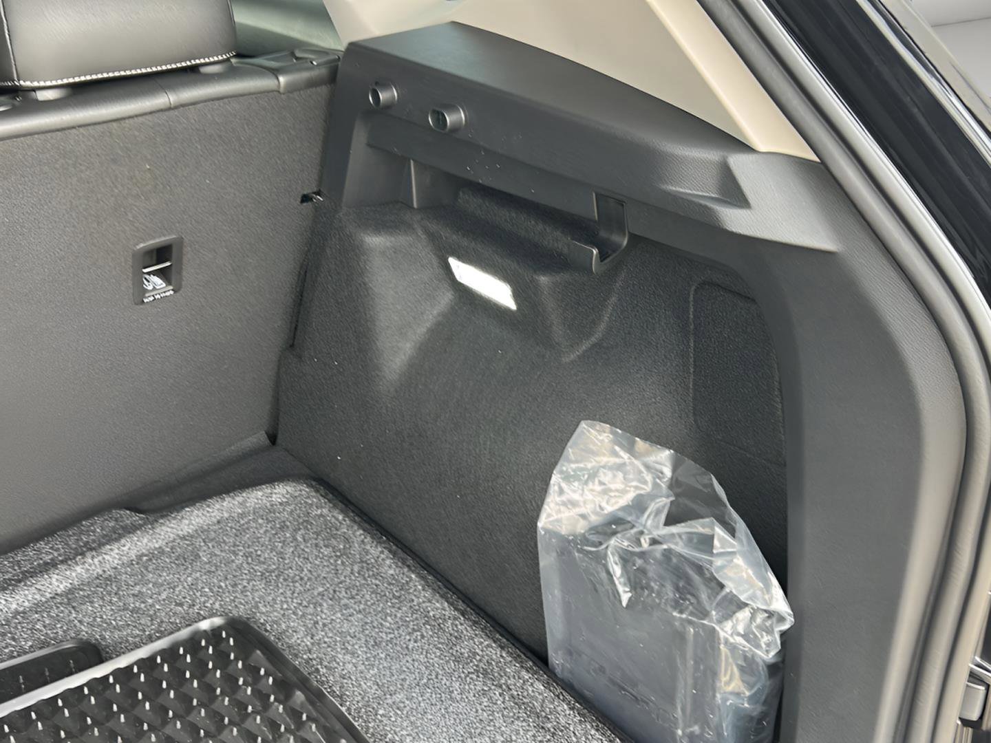 Used 2025 Volkswagen Taos SE image 13