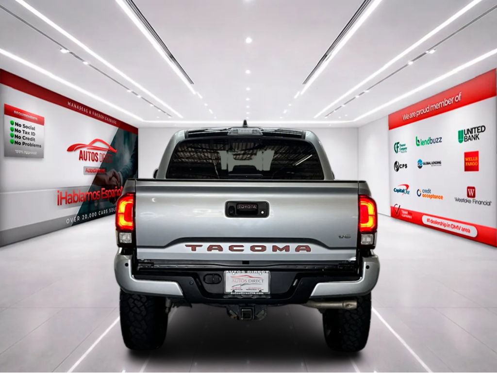 Used 2022 Toyota Tacoma TRD Sport w/ TRD Premium Sport Package AWD/4WD image 6
