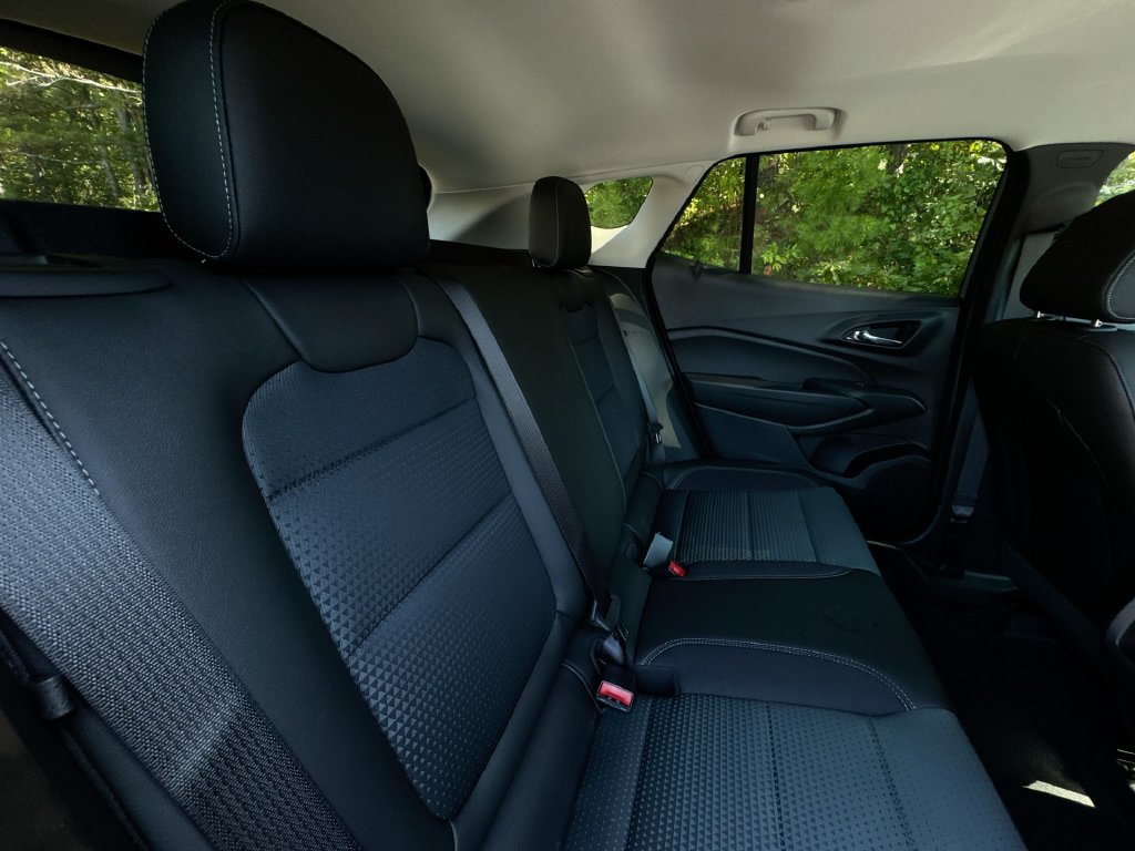 New 2026 Chevrolet Trax LT w/ Sunroof Package FWD image 29