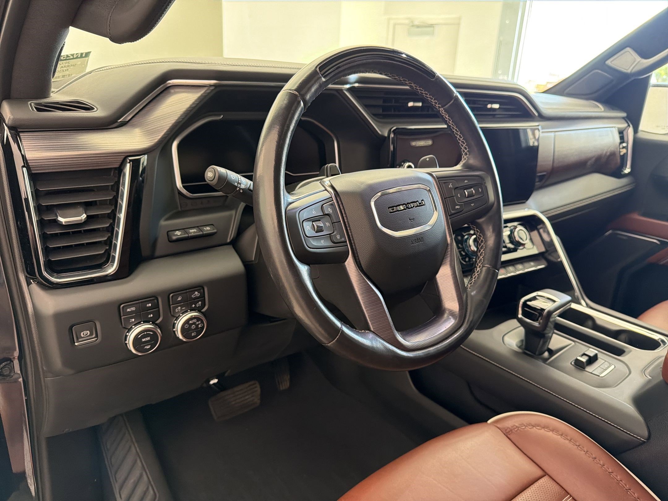 Used 2022 GMC Sierra 1500 Denali Ultimate AWD/4WD image 4