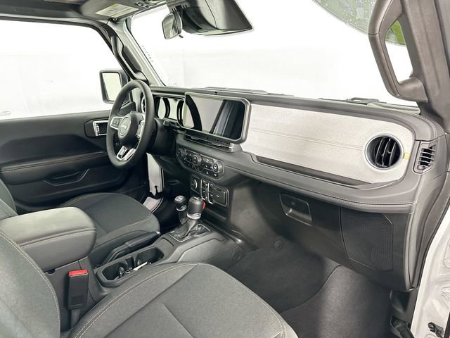Used 2025 Jeep Wrangler Unlimited Sahara image 29