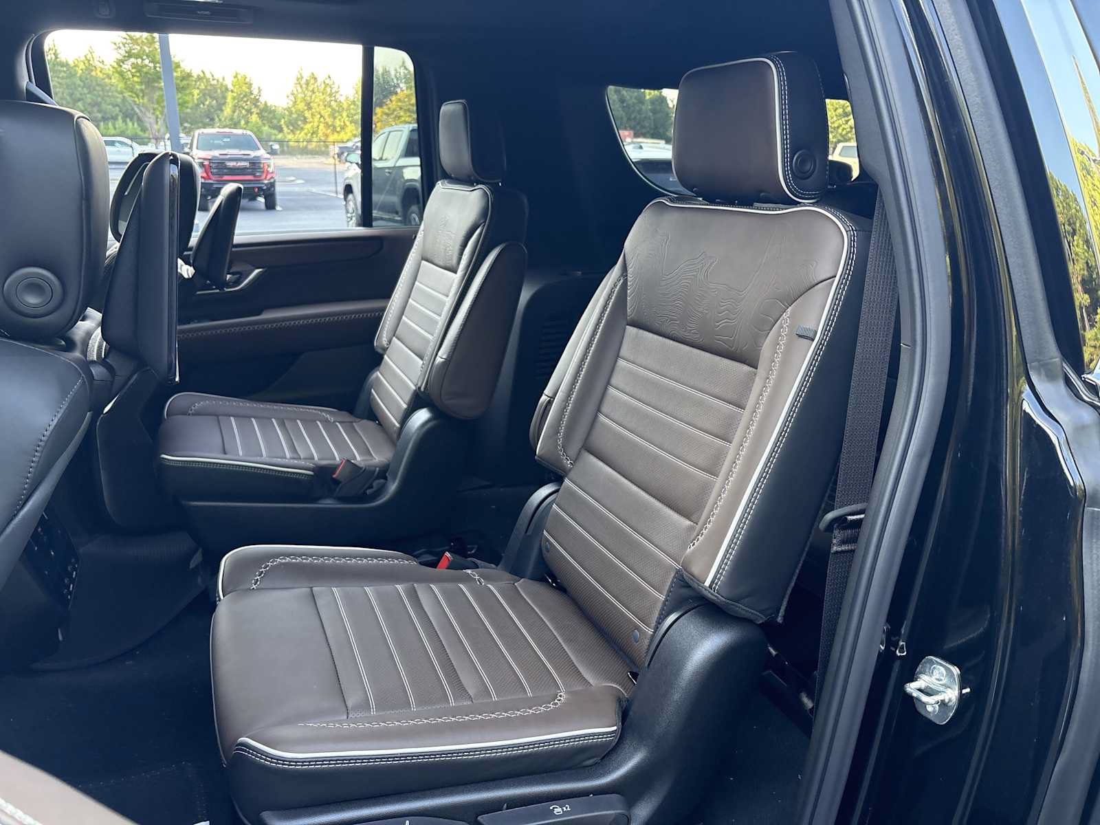 New 2026 GMC Yukon XL Denali Ultimate AWD/4WD image 13