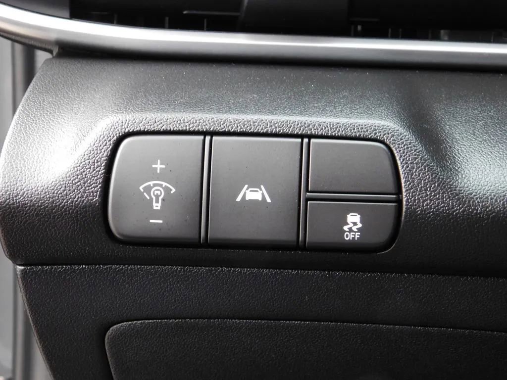 Used 2023 Hyundai Elantra SEL image 20