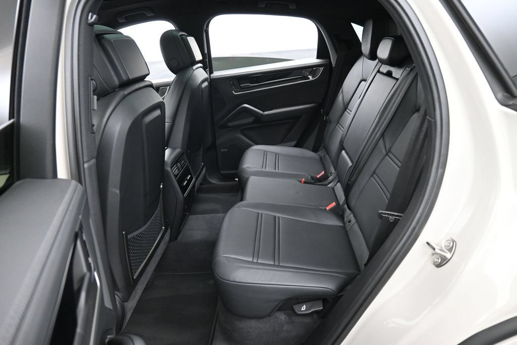 Certified 2026 Porsche Cayenne S AWD/4WD image 25
