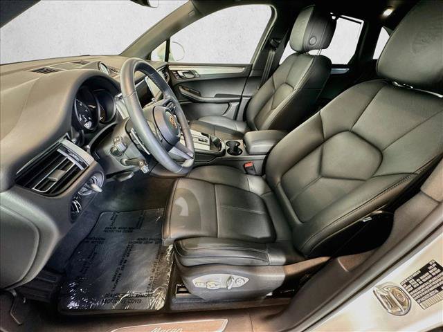 Certified 2026 Porsche Macan AWD/4WD image 5