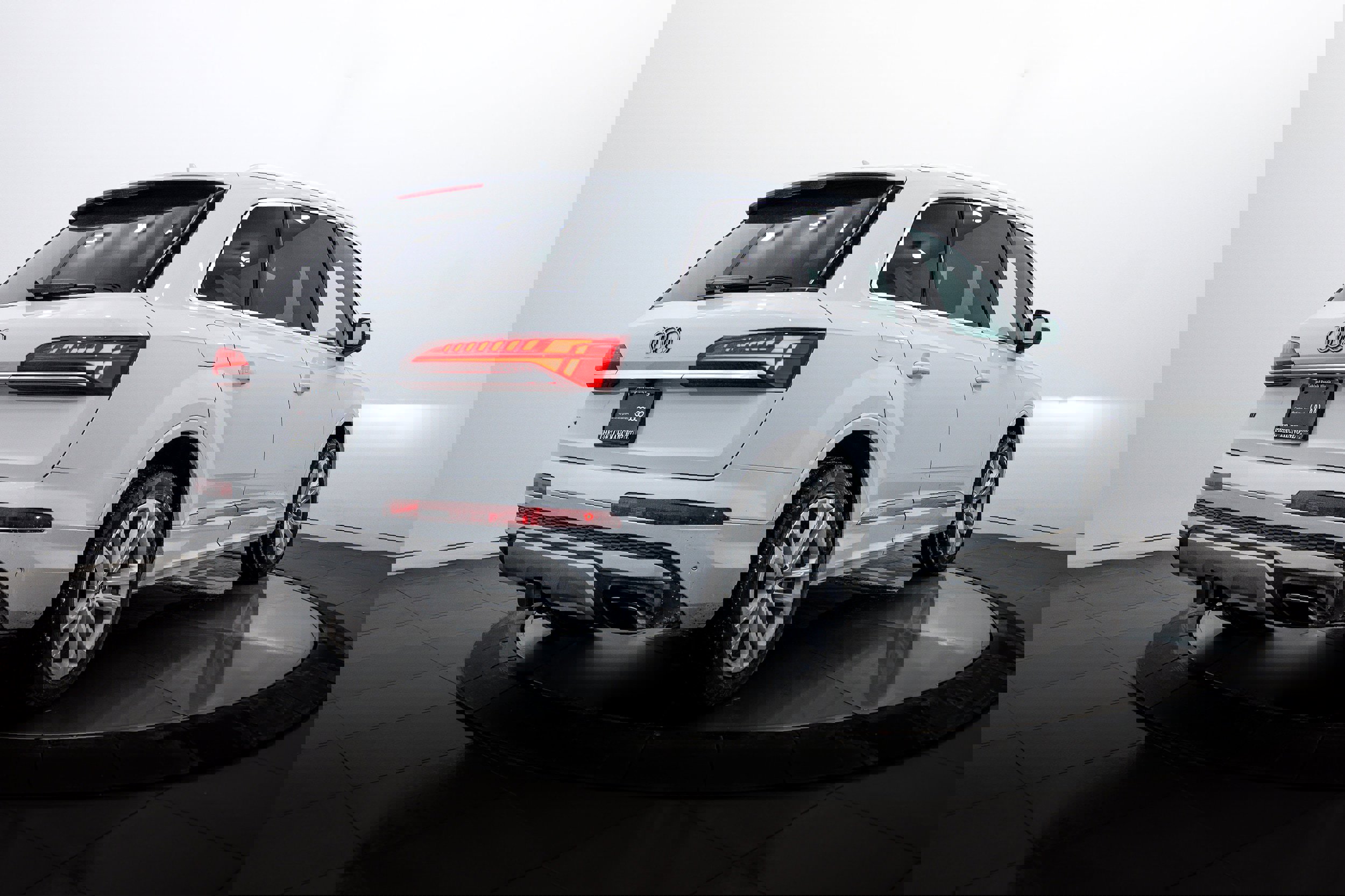 Certified 2025 Audi Q7 3.0T Premium w/ Convenience Package image 4