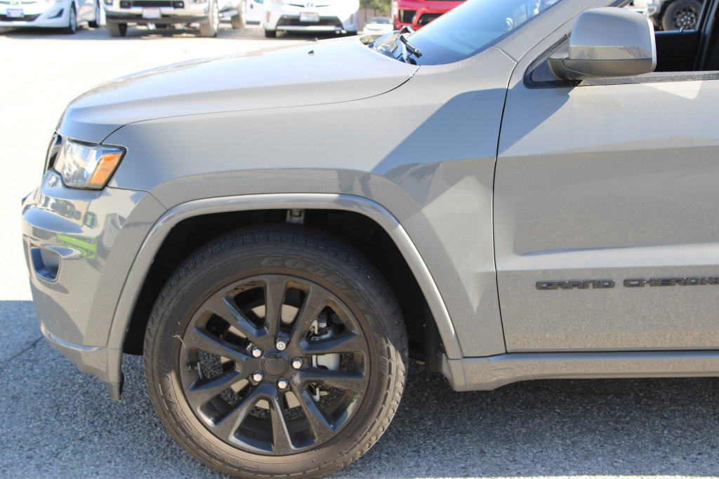 Used 2020 Jeep Grand Cherokee Altitude RWD image 7
