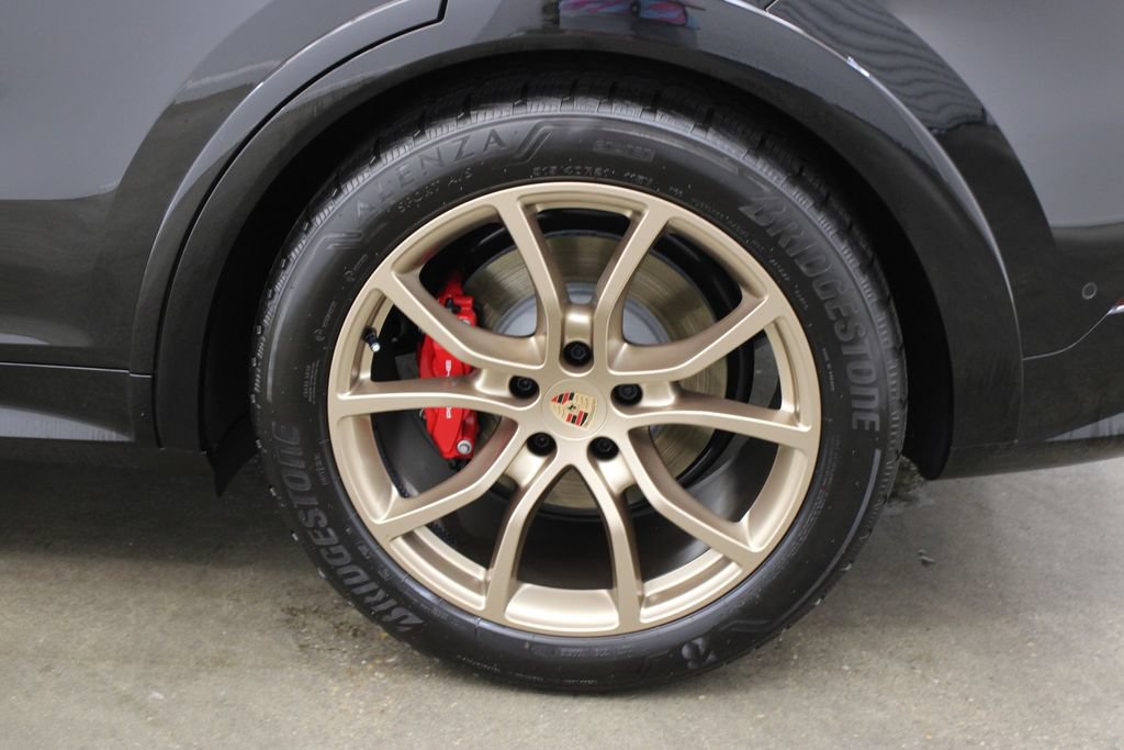 Certified 2026 Porsche Cayenne GTS AWD/4WD image 13