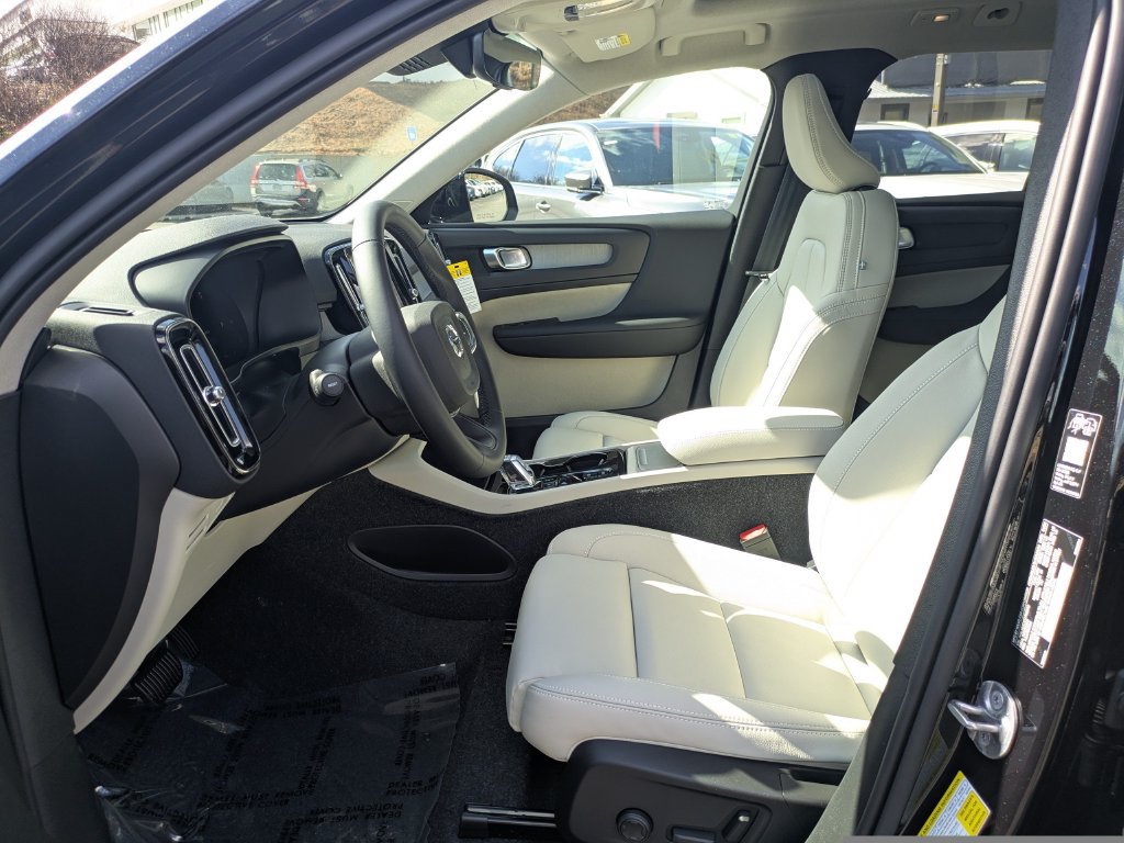 New 2026 Volvo XC40 B5 Plus w/ Protection Package Premier AWD/4WD image 22