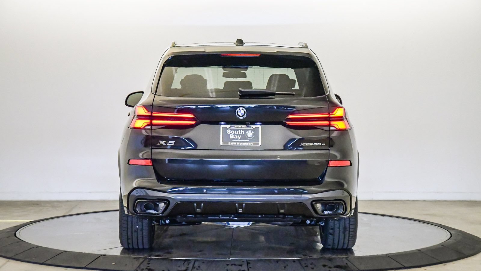 New 2026 BMW X5 xDrive50e w/ M Sport Package AWD/4WD image 3