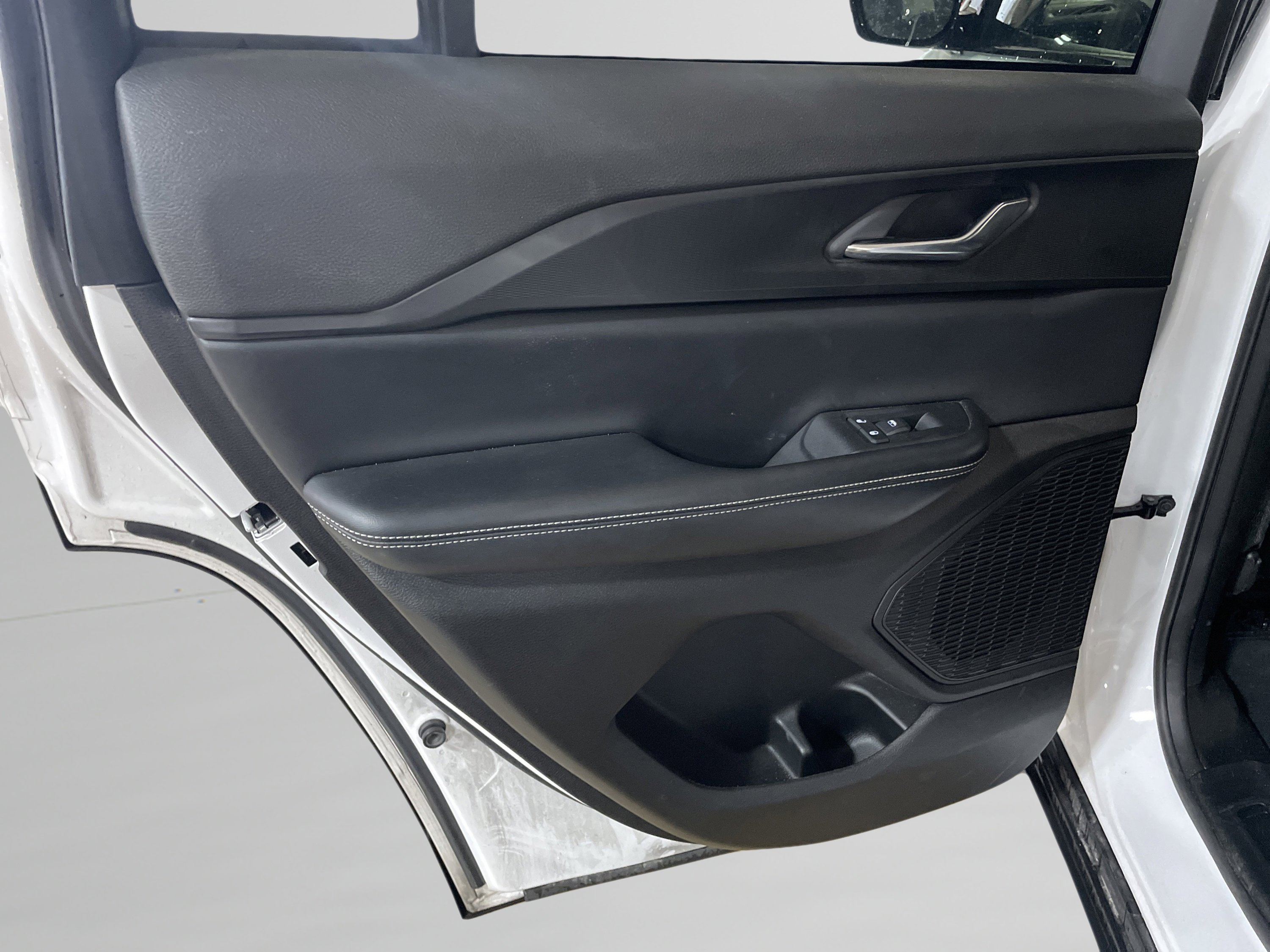 Used 2024 Jeep Grand Cherokee Altitude image 10