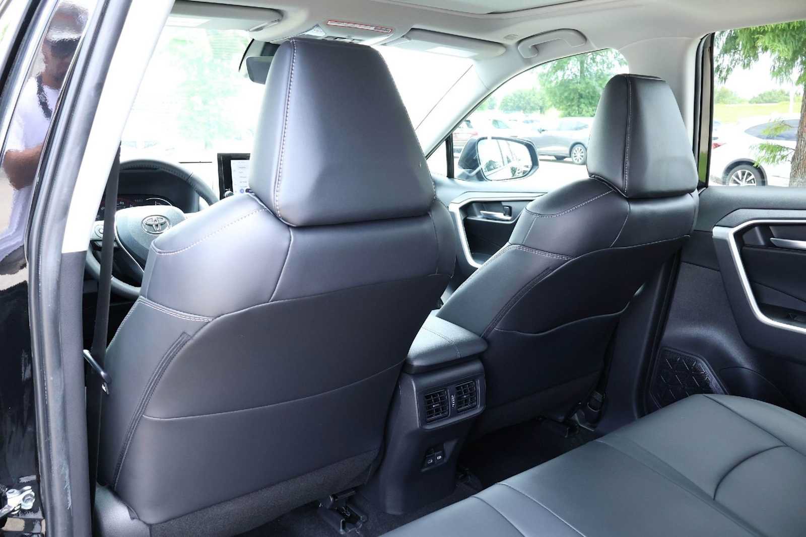 Used 2023 Toyota RAV4 XLE Premium FWD image 12
