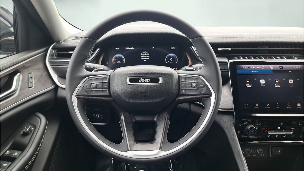 Used 2023 Jeep Grand Cherokee L Limited AWD/4WD image 30