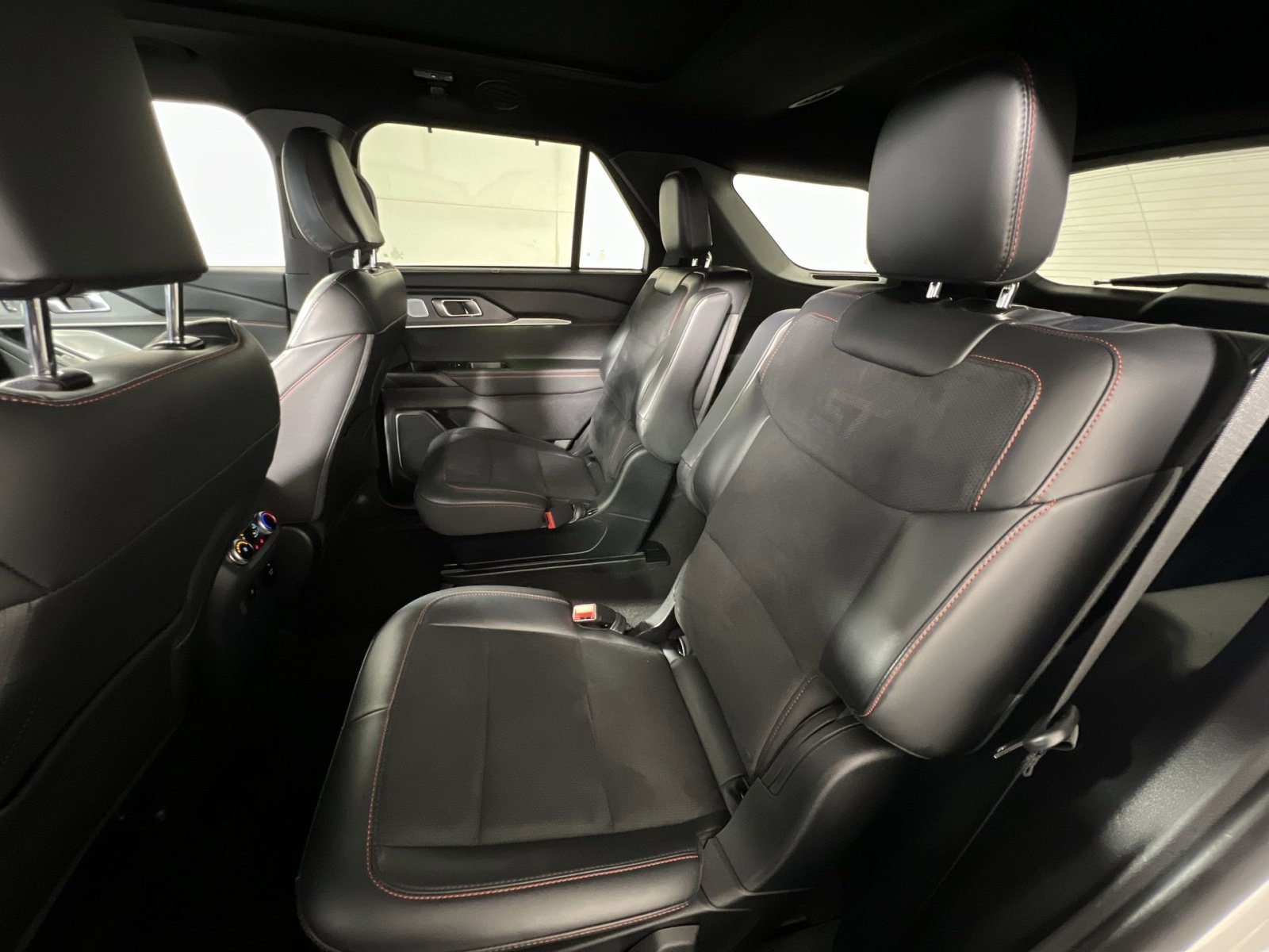 Used 2025 Ford Explorer ST image 24