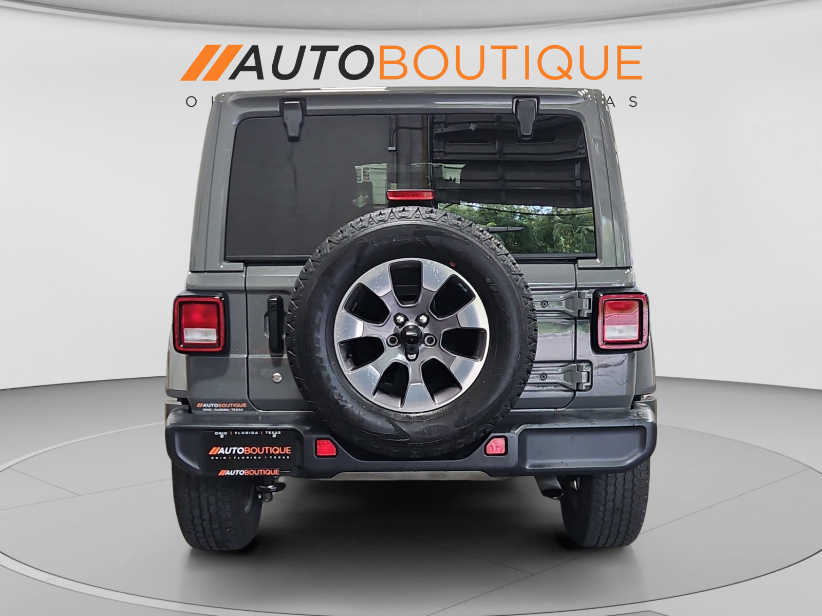Used 2018 Jeep Wrangler Unlimited Sahara w/ Uconnect 4C Nav & Sound Group AWD/4WD image 4