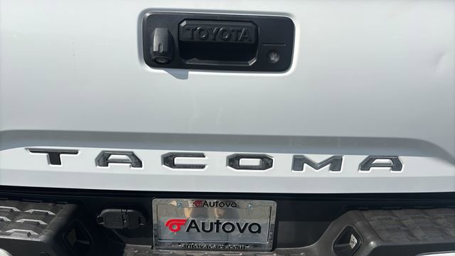 Used 2016 Toyota Tacoma TRD Off-Road w/ Premium & Technology Package AWD/4WD image 13