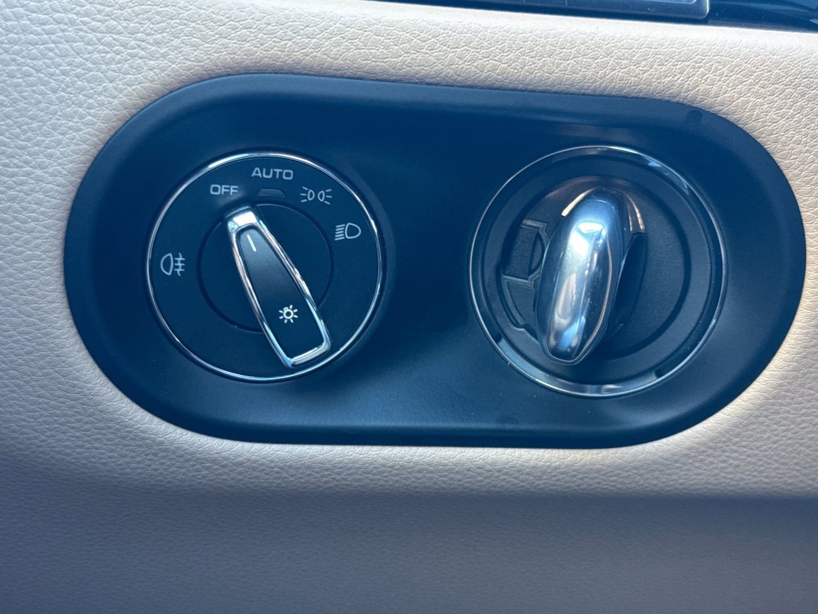 Certified 2025 Porsche Macan image 32